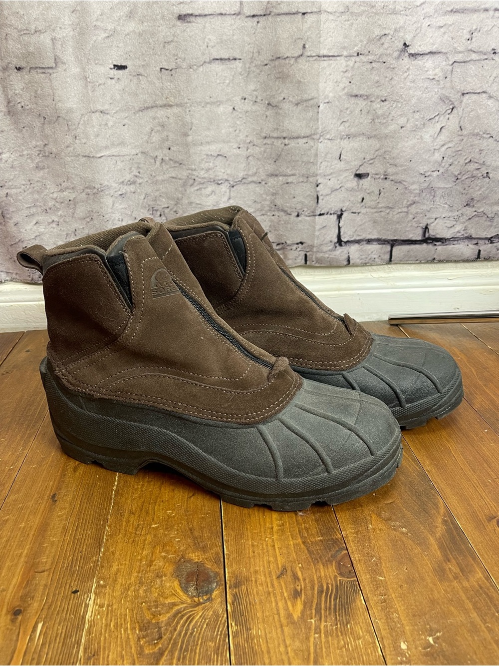 Sorel mens size 12 Coldpac suede and rubber snow boots